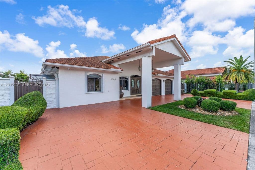 4+1 Müstakil ev — 3160 SW 142nd Ave