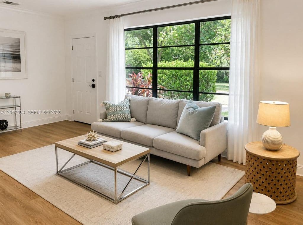 3+1 Müstakil ev — 585 NE 121st St