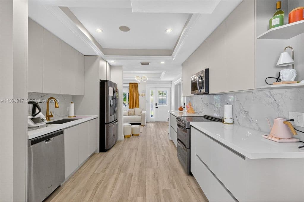 3+1 Müstakil ev — 155 NW 124th St