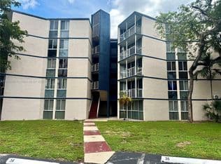 2-bedroom Condo — 7165 NW 186th St APT A211, Hialeah, 33015