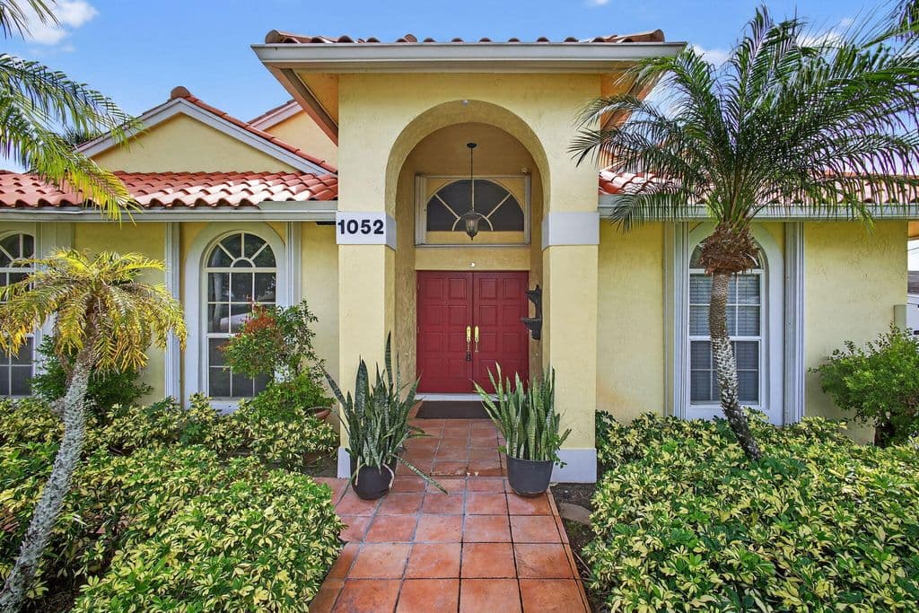 Single-Family Home — 1052 W SHORE Drive
