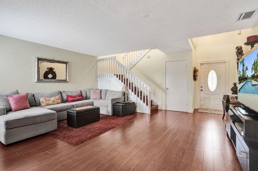 3-bedroom Property — 4737 Grapevine Way