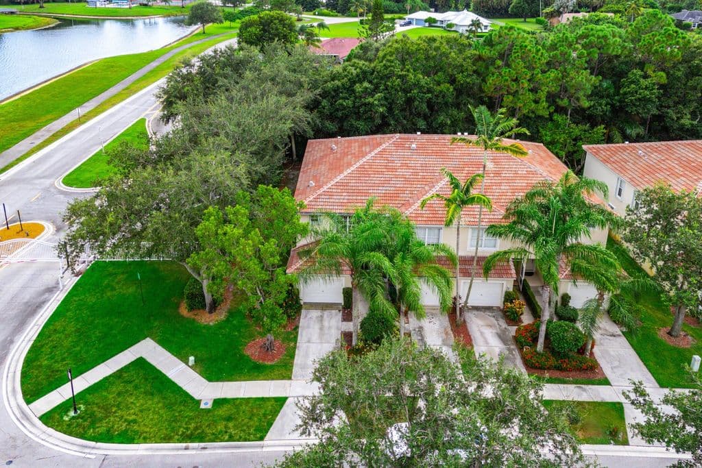 3-bedroom Property — 9650 Lago Drive