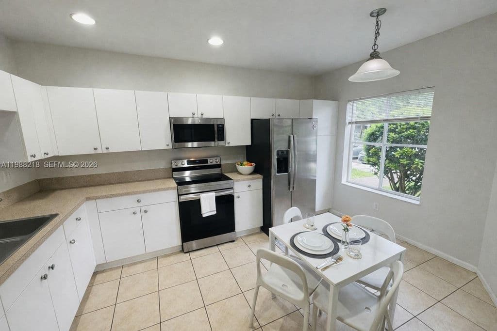 3-bedroom Property — 8225 SW 29th St #102