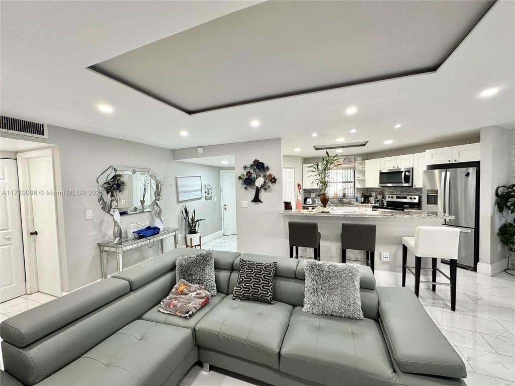 2+1 Condo — 6655 W Broward Blvd APT 201