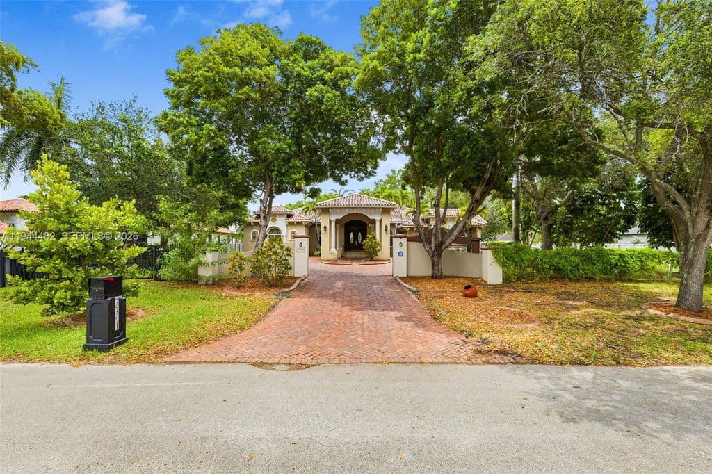5+1 Müstakil ev — 7761 SW 122nd Ave