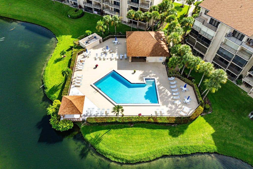 2+1 Condo — 901 Seafarer Circle #403