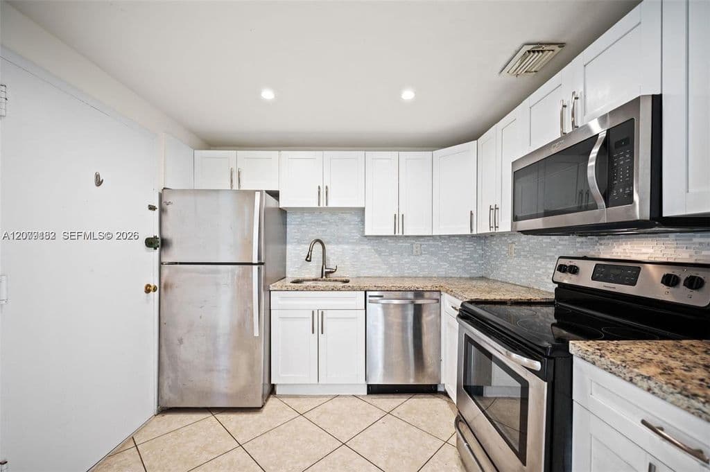 2-bedroom Condo — 200 178th Dr APT 505