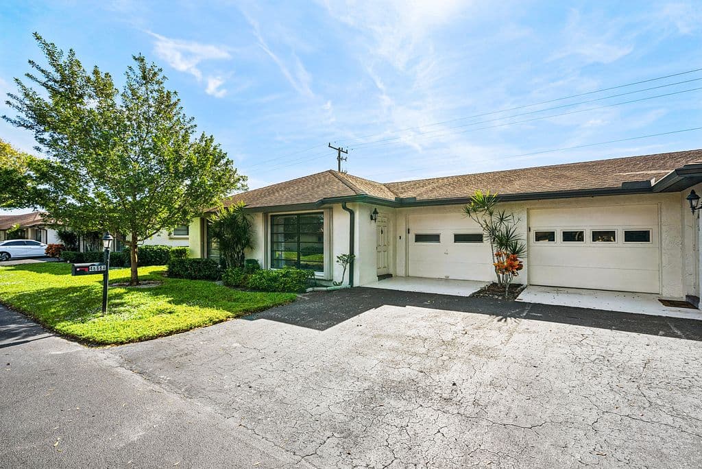 2-bedroom Condo — 4866 Equestrian Road #A