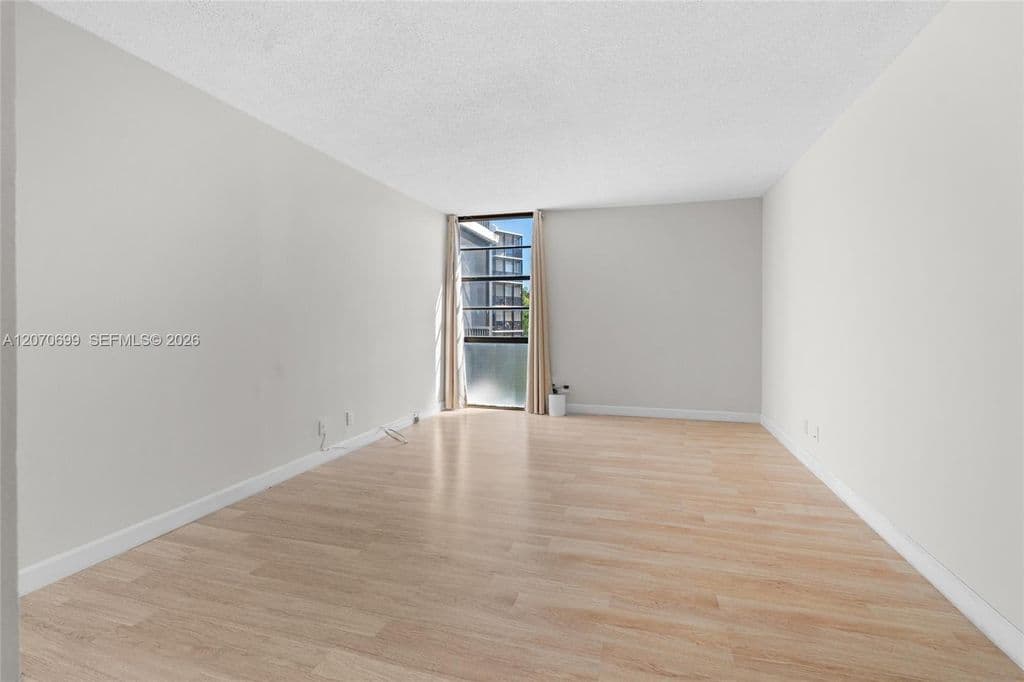 2+1 Condo — 3401 N Country Club Dr APT 519