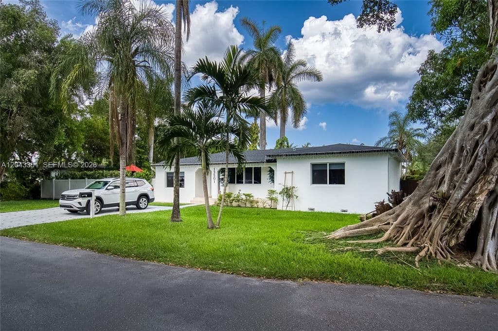 3+1 Müstakil ev — 13501 NE Miami Ct