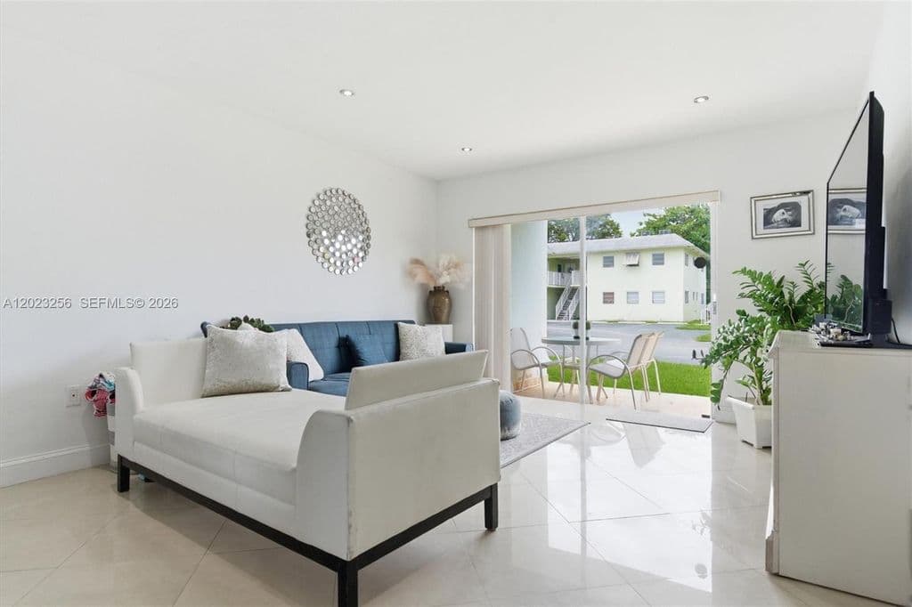 1+1 Condo — 7680 SW 82nd St APT H121