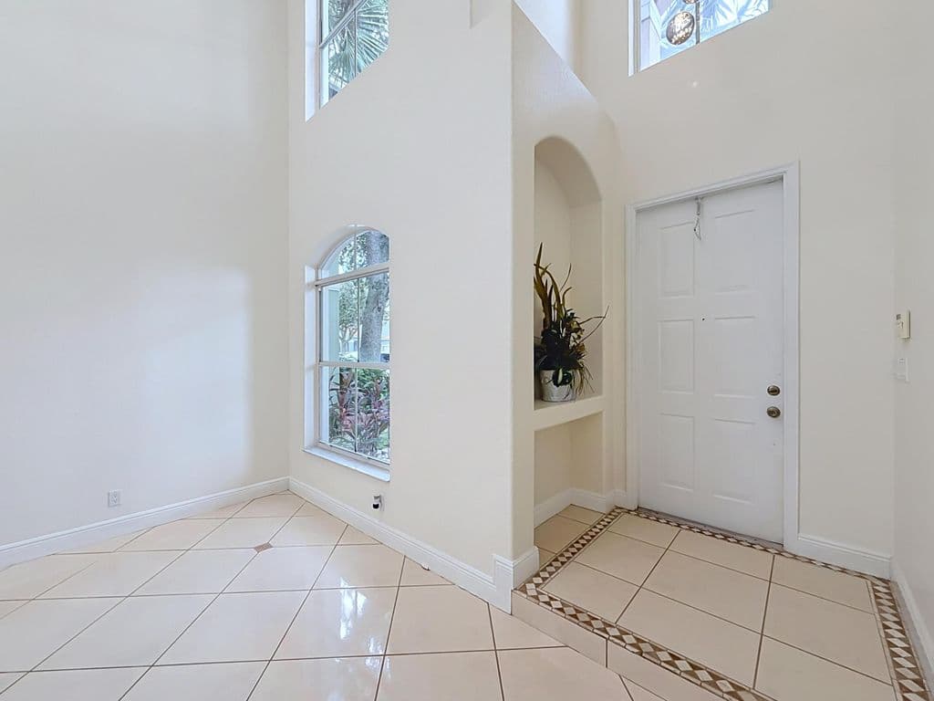 3-bedroom Single-Family Home — 6657 LURAIS Drive