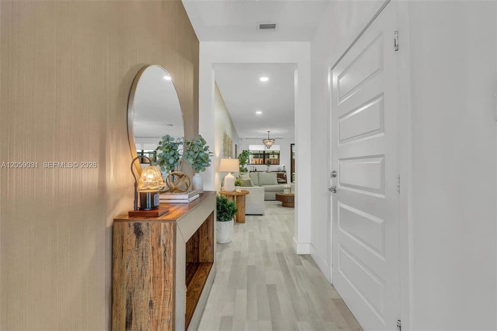 4-bedroom Property — 10533 NW 78th Ter
