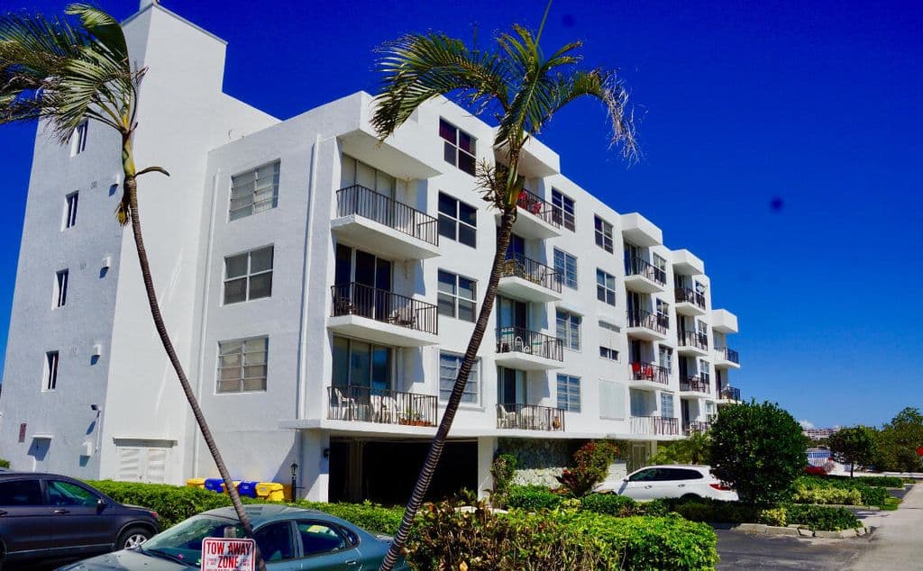 1-bedroom Condo — 301 Croton Avenue #305