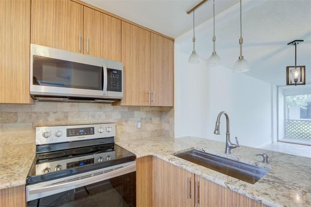 2+1 Condo — 113 ROYAL PARK Drive #1H