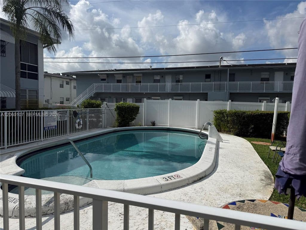2-bedroom Condo — 3720 Harrison St APT 1