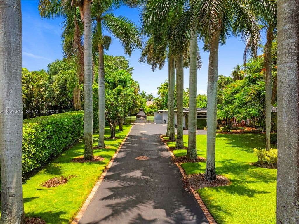 5-bedroom Single-Family Home — 8735 SW 122nd St
