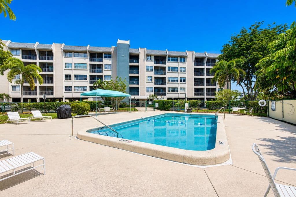 2-bedroom Condo — 505 SPENCER Drive #211