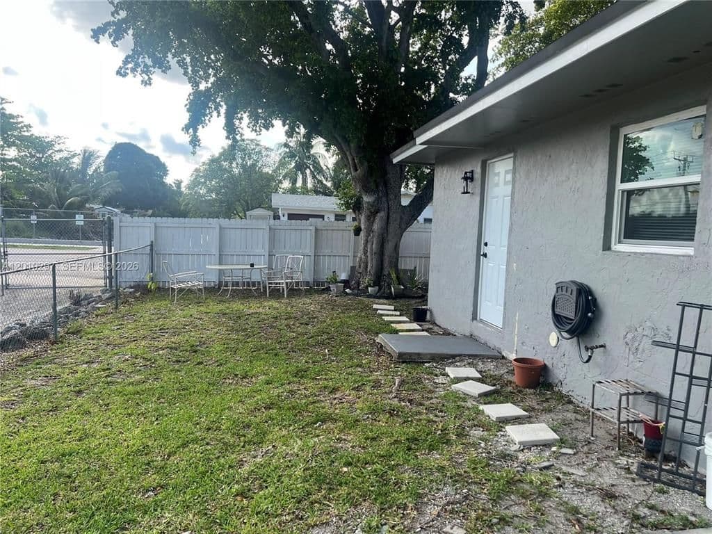 3+1 Mülk — 6742 SW 18 COURT #2
