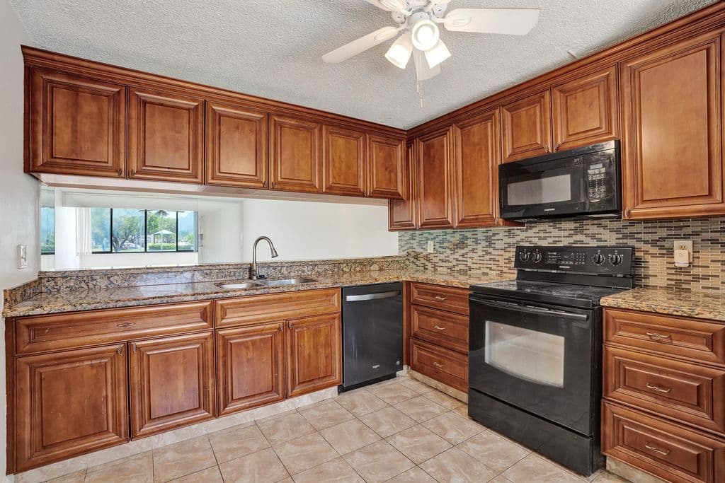 3+1 Condo — 8030 Hampton Boulevard #106