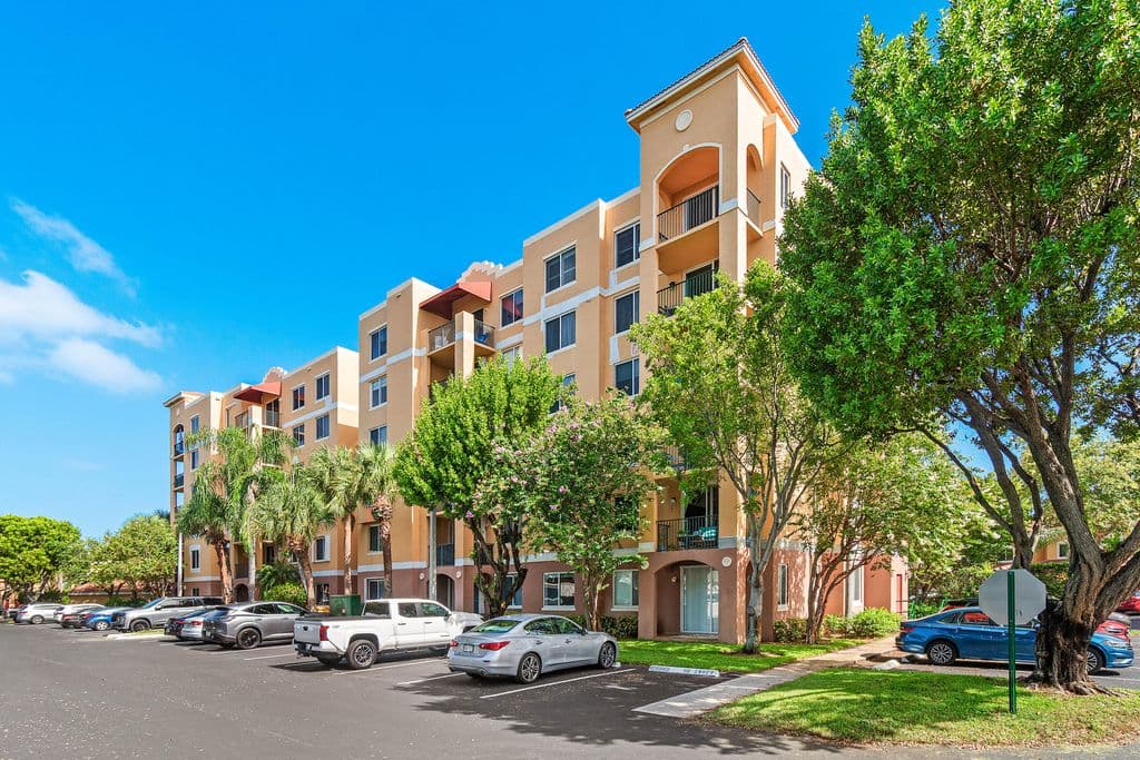 2+1 Condo — 1000 Scotia Drive #102