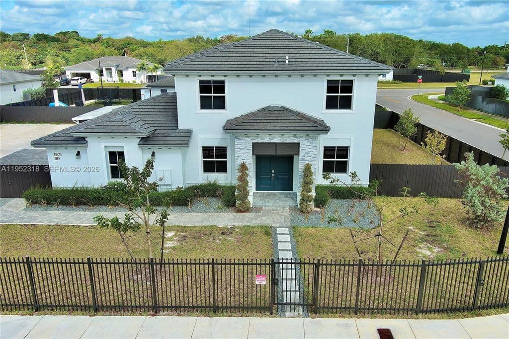 5-bedroom Single-Family Home — 16925 SW 289th Ter