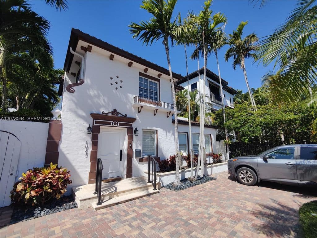 4-bedroom Single-Family Home — 1823 S Bayshore Ln