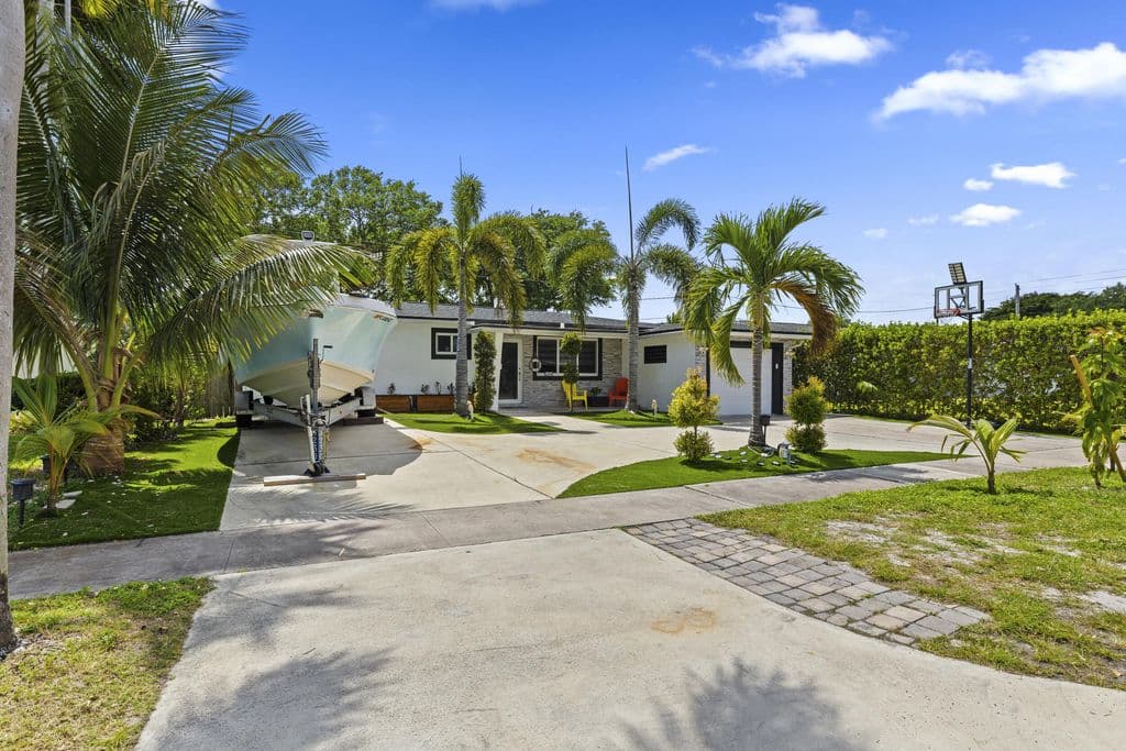 4-bedroom Single-Family Home — 3230 ROOSEVELT Street