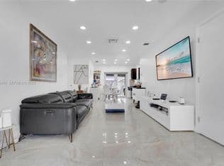 4+1 Müstakil ev — 4310 SW 7th St, Miami, 33134