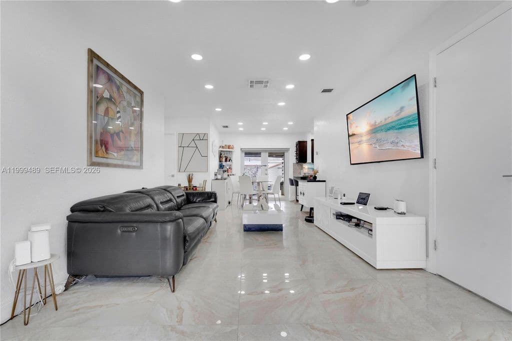 4+1 Müstakil ev — 4310 SW 7th St