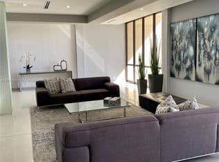 2+1 Condo — 20379 W Country Club Dr #Penthouse 40, Aventura, 33180