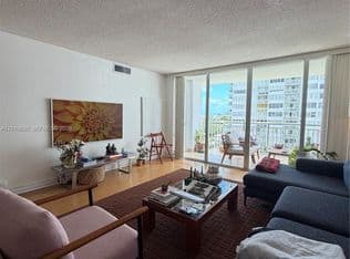 2-bedroom Condo — 18061 Biscayne Blvd APT 601, Aventura, 33160
