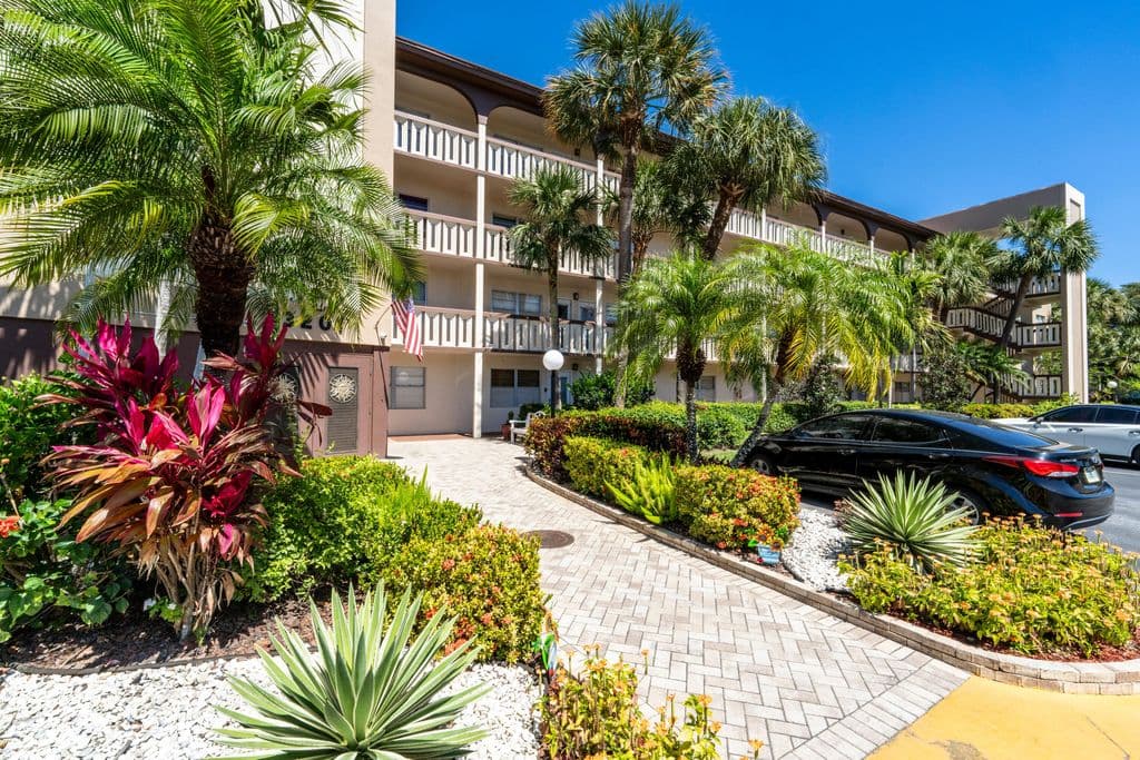2+1 Condo — 3201 Portofino Pt #D3
