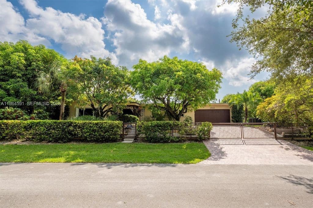4+1 Müstakil ev — 17625 SW 91st Ave