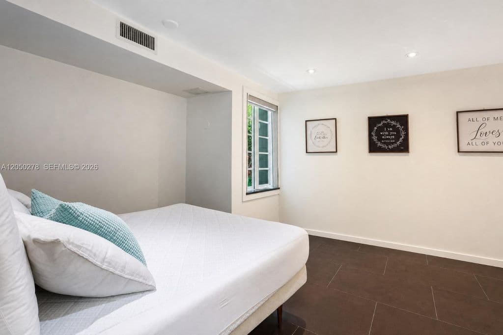 4+1 Müstakil ev — 1548 Biarritz Dr