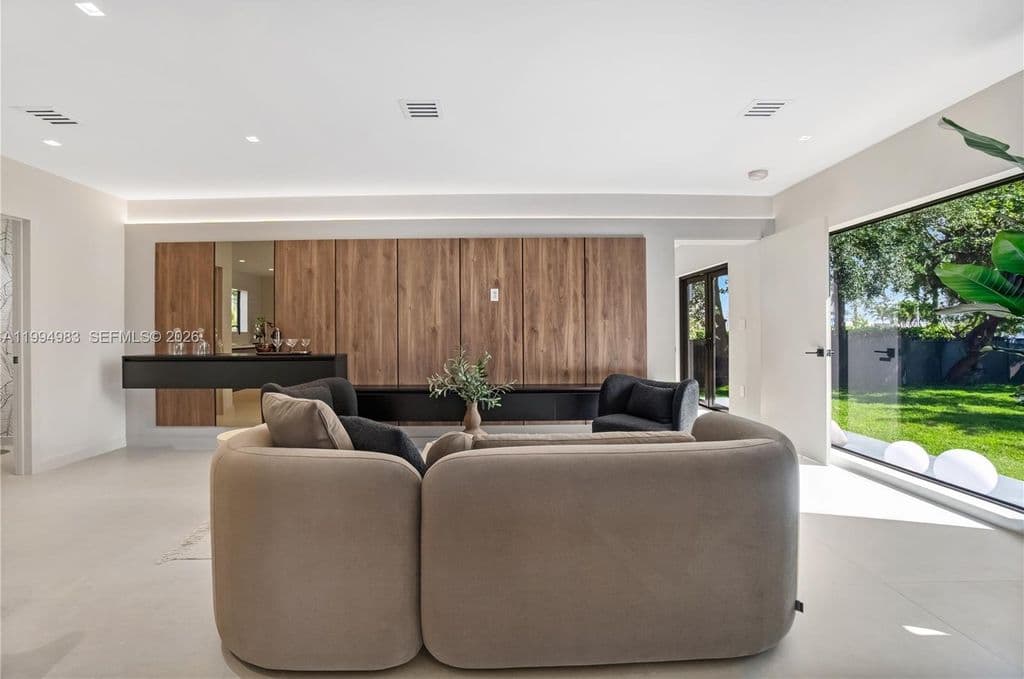 4+1 Müstakil ev — 6207 SW 10th St