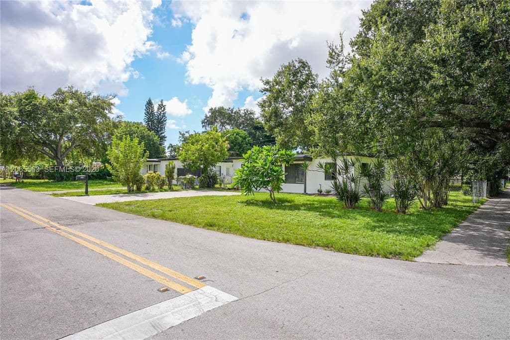 3+1 Müstakil ev — 6336 Garfield St