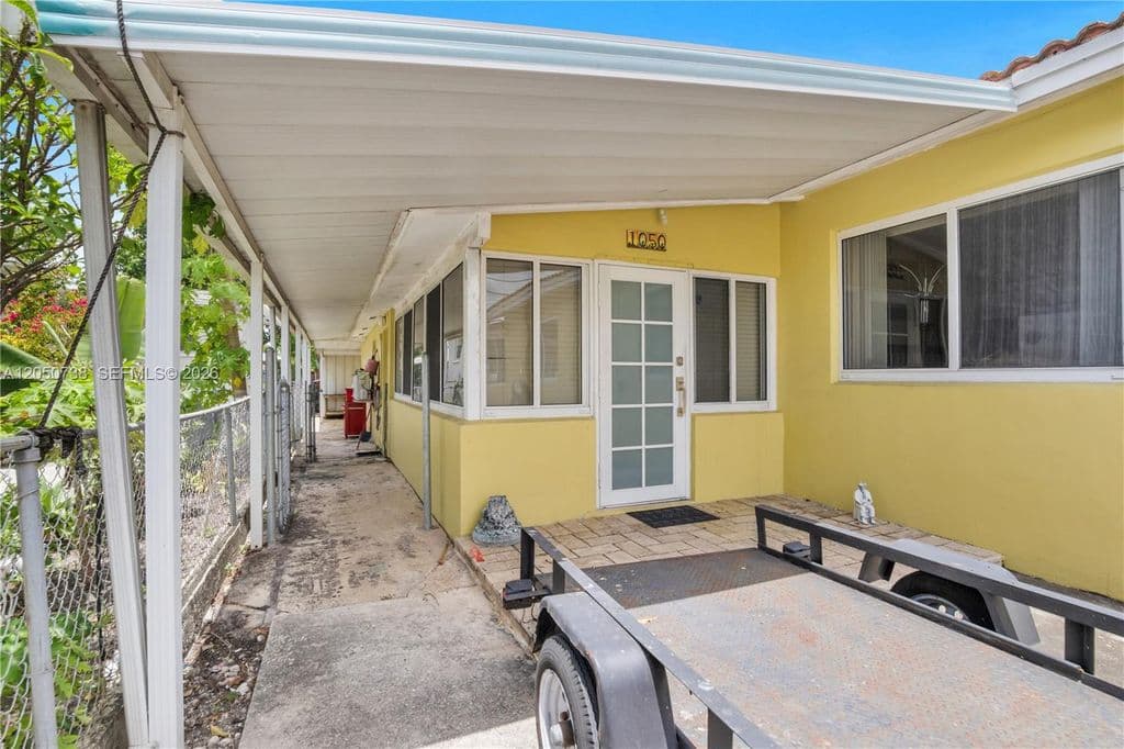 5+1 Mülk — 1052 NW 25th Ave