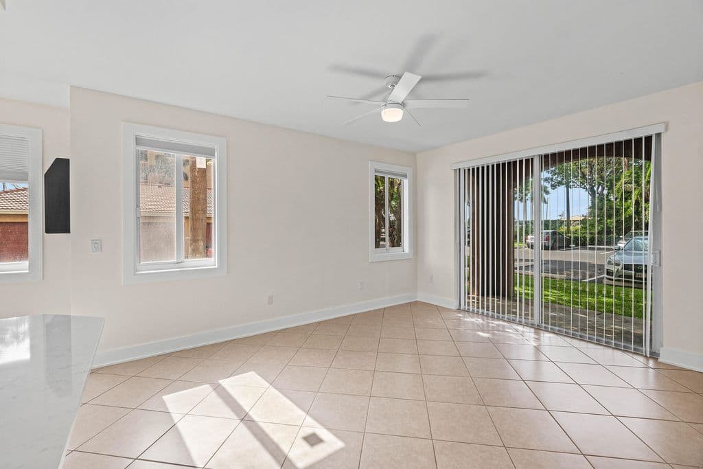 2+1 Condo — 1000 Scotia Drive #102