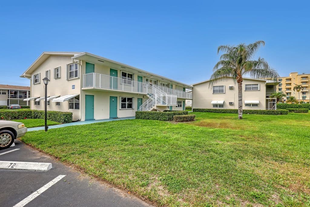 1+1 Condo — 680 Horizon W #110