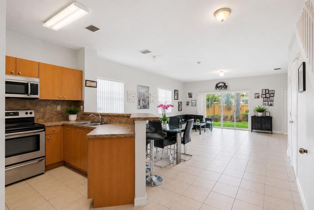 3-bedroom Property — 1702 SW 81ST Terrace