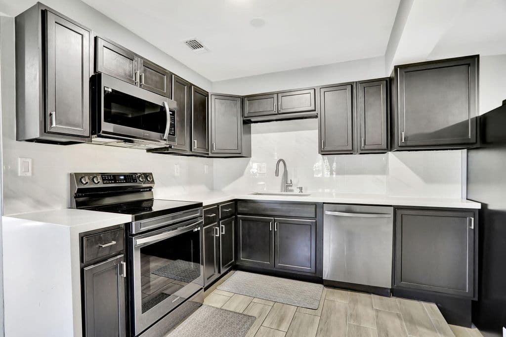 3+1 Müstakil ev — 3440 NW 8th Court