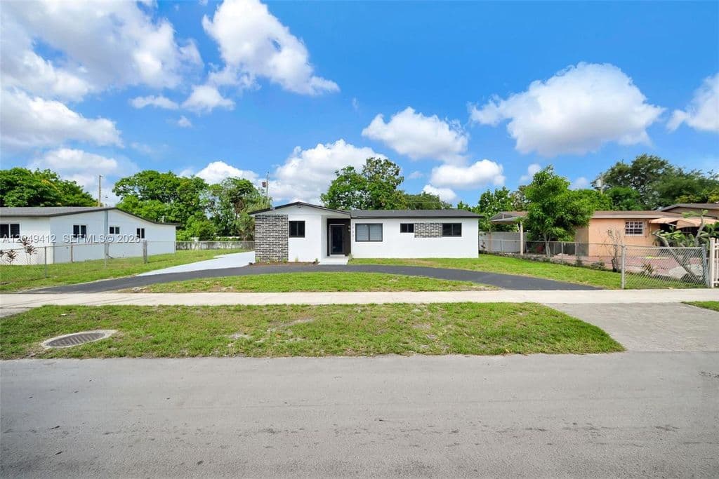 4-bedroom Single-Family Home — 17221 NW 24th Pl