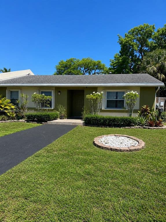 3-bedroom Single-Family Home — 11871 SW 123rd Pl