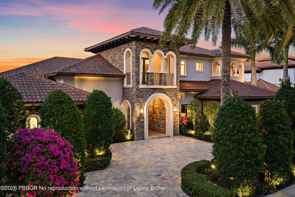 6-bedroom Single-Family Home — 636 Hermitage Cir