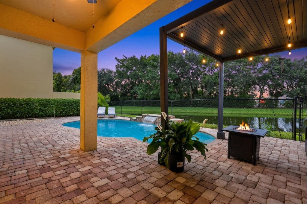 4-bedroom Single-Family Home — 9035 Silver Glen Way