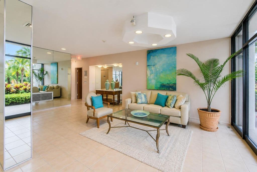 2-bedroom Condo — 2400 Presidential Way #1105
