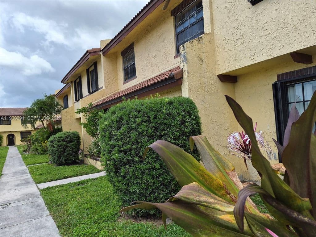 3-bedroom Property — 2747 NW 47th Ln #3006