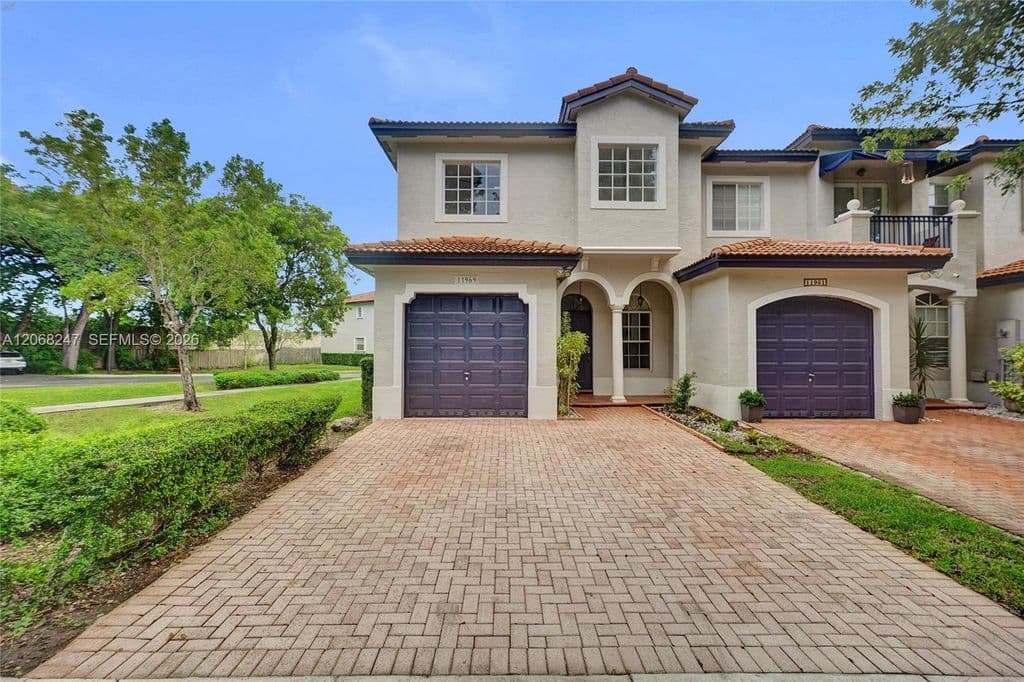 3+1 Mülk — 11969 SW 81st St